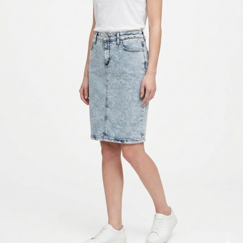 ​Banana Republic Acid Wash Denim Pencil Skirt Size 2 Light Blue Jean